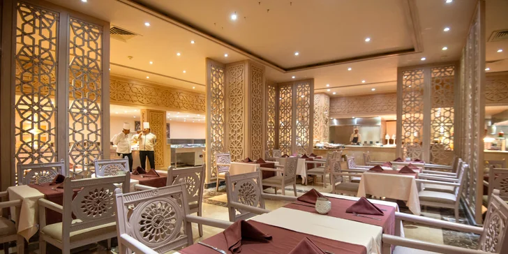 Váš all inclusive náramek vám otevře dveře i do sousedních hotelů a do nákupního centra Makadi Mall. 