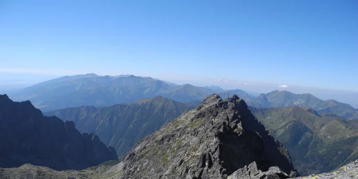 Vrchol Furkotského štítu leží v nadmorskej výške 2404 m n. m.