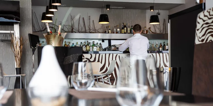 Stůl v restauraci si zamluvte alespoň 48 hodin předem. 