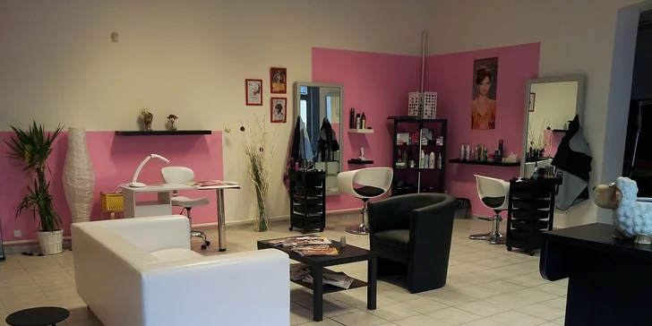 Vzdušný účes s balíčkem v salonu Be You Hair