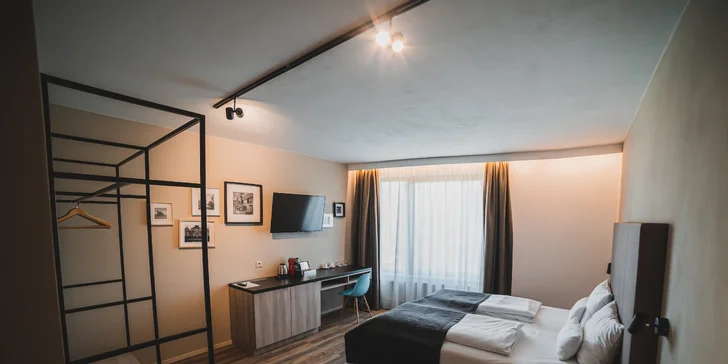 Všechny pokoje mají TV, Wi-Fi připojení i set na přípravu kávy a čaje.