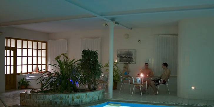 Romantická noc s wellness a lahví sektu