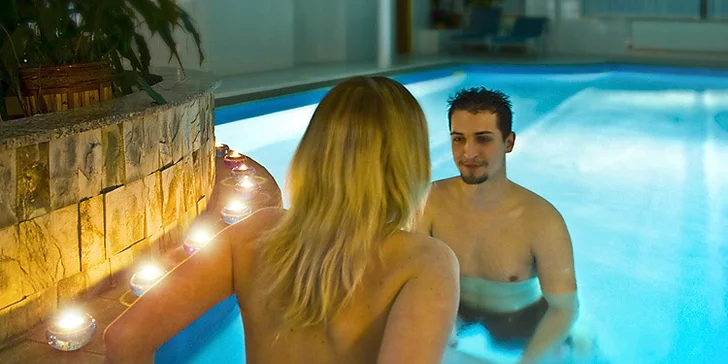 Romantická noc s wellness a lahví sektu