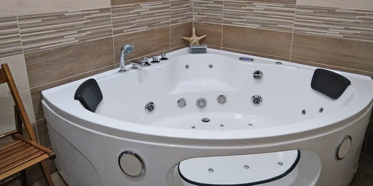 Na začátek vás čeká půlhodinová koupel ve vířivce s minerální solí.