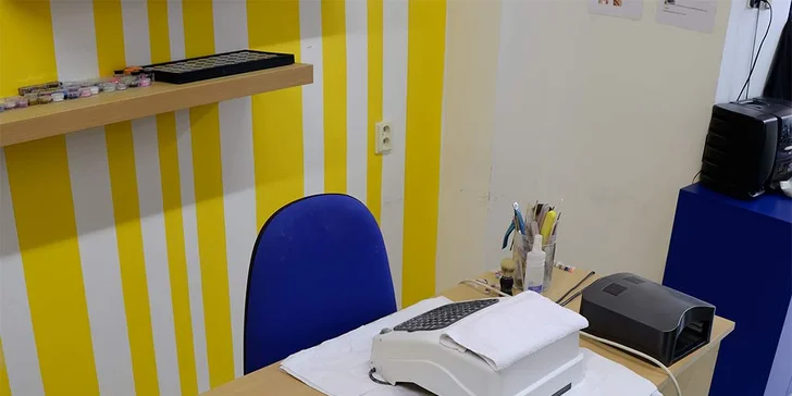 Gelové nehty včetně zdobení a parafínový zábal v centru Plzně