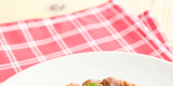 Velký 300g tatarák a 6 topinek v hudebním klubu E99