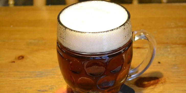 Kilo pečených vepřových ocásků s hořčicí a křenem