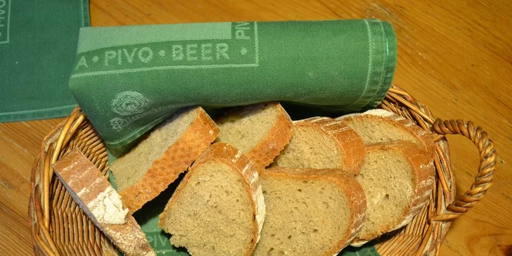 Kilo pečených vepřových ocásků s hořčicí a křenem