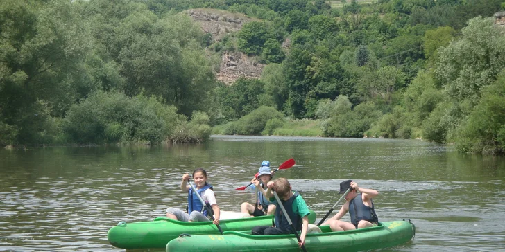Na výběr máte kanoi pro 2 nebo 3, případně raft pro 4 či 6 osob.