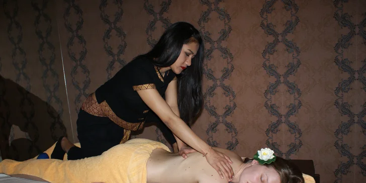 V nabídce je tradiční thajská masáž, olejová thajská masáž nebo teplá aroma oil relaxační masáž.
