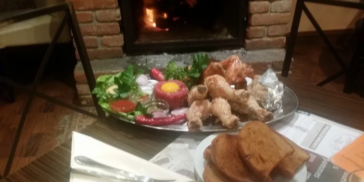 Talíř plný dobrot pro dva nebo menší skupinu jedlíků