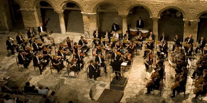 Bohemian Symphony Orchestra ve Smetanově síni Obecního domu