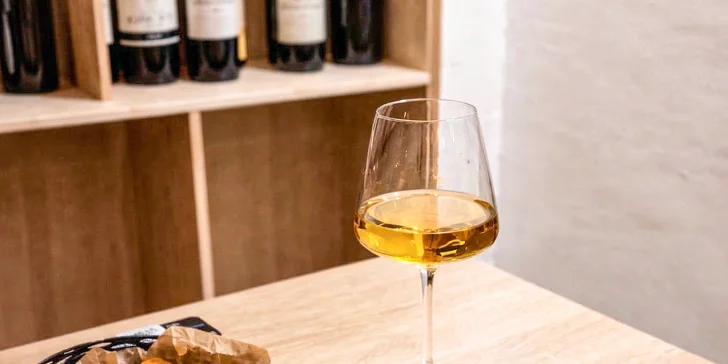 
Při řízené degustaci ochutnáte výběr 11 vín z obou velmi zajímavých oblastí, která se na českých vinných lístcích objevuje jen zřídka.