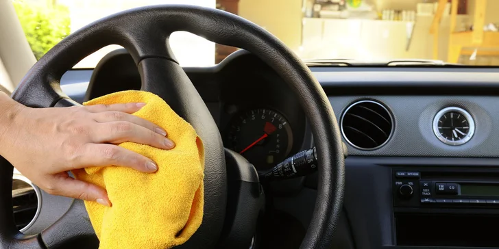 Kompletní ruční mytí a čištění interiéru vašeho vozu