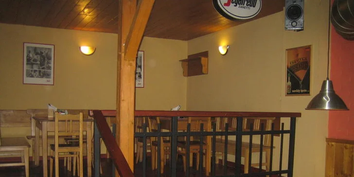 119 Kč za DVĚ pizzy dle výběru - průměr 32 cm. Pochutnejte si na vynikající pizze, zaparkujte v Garáži s 53% slevou.