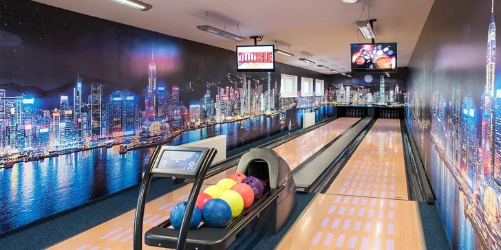 A zajdete také na bowling. I ten máte v ceně dvakrát na hodinu.