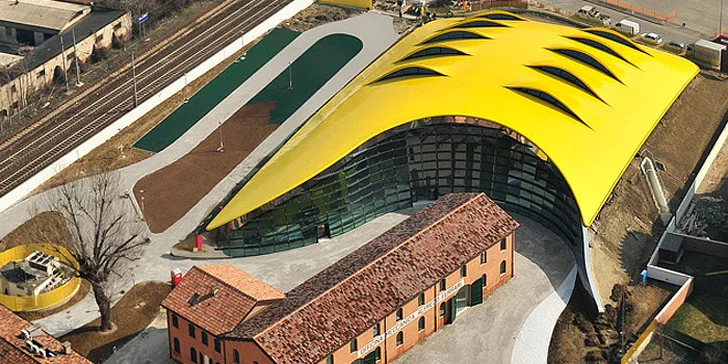 Do Itálie za historií legendárních vozů Ferrari