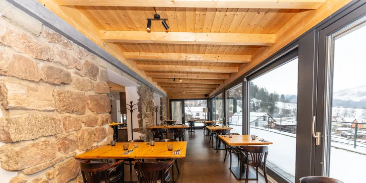 V restauraci čepují plzeň a nabízejí pravé šampaňské. 