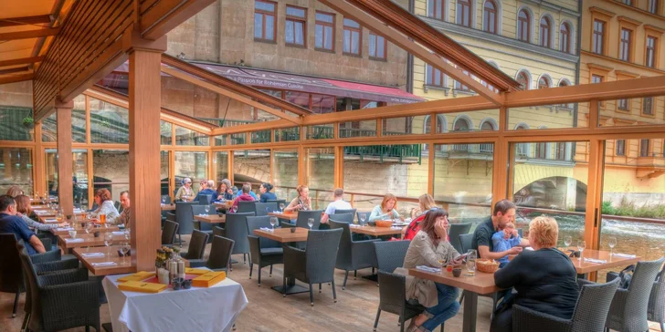 Restauraci najdete přímo v srdci města, jídlo tedy klidně spojte s krásnou procházkou centrem. 