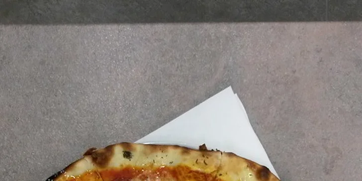 Kromě základu si můžete vybrat chuť okrajů – bylinky, chilli nebo olivový olej. 