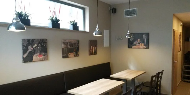 Příjemný podnik najdete kousek od stanice metra Náměstí Míru.