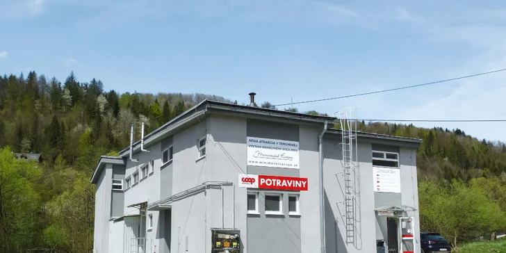 Koľajisko Minimodel Europa sa nachádza na 1. poschodí nad predajňou potravín. Pred budovou je parkovanie zadarmo.