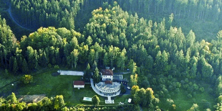 Zimní či letní wellness dovolená pro dva v Brdech