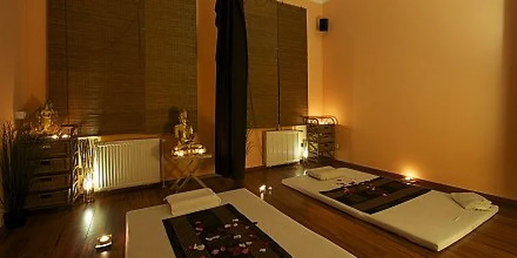 90minutový relaxační balíček s masáží z náhřátých kokosových měšců, šampaňským a aroma lázní