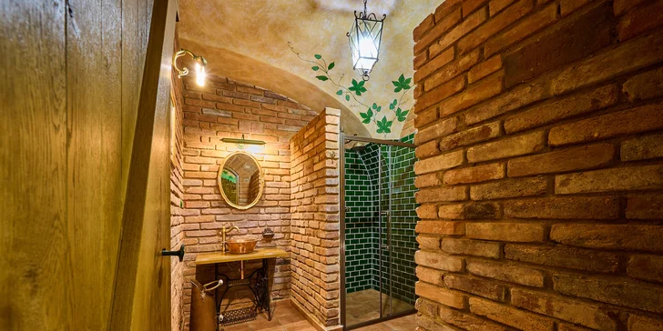Pokud vám již bylo 18 let, získáte na prohlídce tzv. pivenku, za kterou ve vybraných plzeňských restauracích můžete ochutnat ležák Pilsner Urquell (0,3 l). 