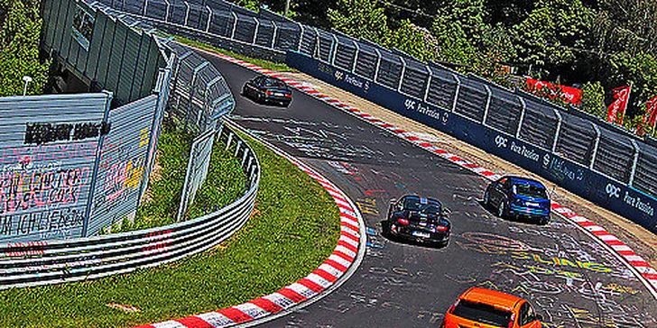 Jízda ve sporťáku po závodním okruhu Nordschleife