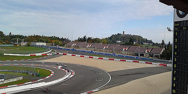 Jízda ve sporťáku po závodním okruhu Nordschleife