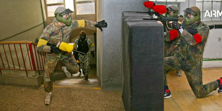 Zábavná paintballová střílečka s kupou kuliček