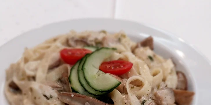 Tagliatelle s hríbami a hoblinami parmezánu