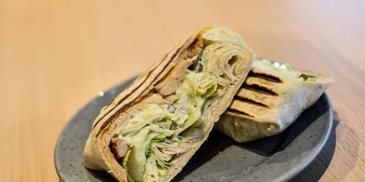 280 g Chrumkavý kurací wrap: 80 g Kuracie prsia, Tortila, Kyslá uhorka, Ľadový šalát, Majonéza 