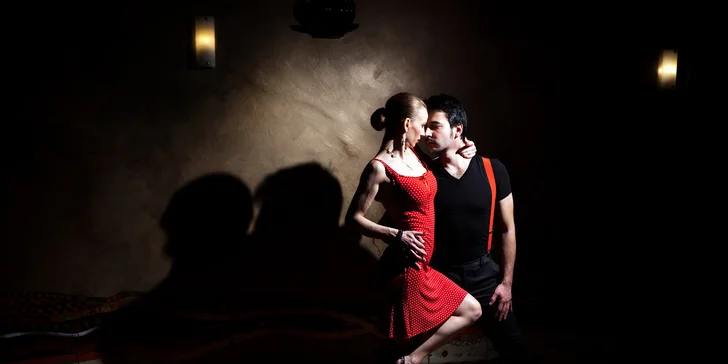 Kurzy salsy, zouku, bachaty a flamenca. Tančíme celý rok za polovic!