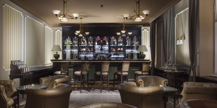 Lobby bar Sebastian vás okouzlí svým klasickým anglickým stylem.