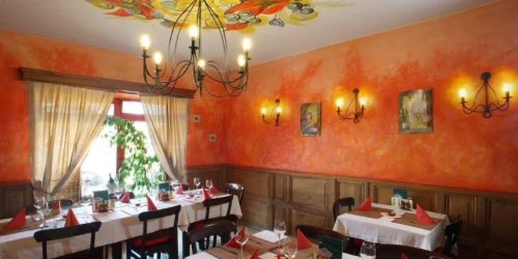 269 Kč za vynikající menu pro dvě osoby. Vepřová panenka zdobená rozmarýnem, domácí lívanečky a jemná káva se slevou 50%.