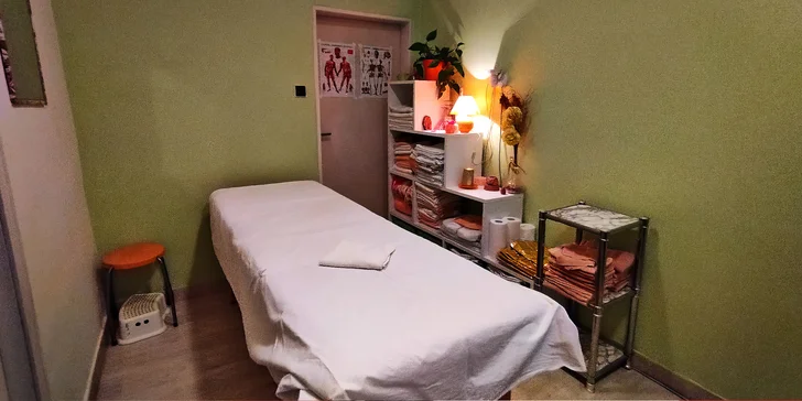 Kromě masáže vás vždy čeká i stejně voňavý peeling a zábal.