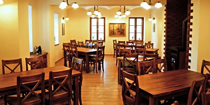 V restauraci si každé ráno pochutnáte na servírované snídani.