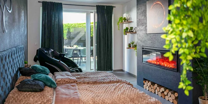 Všudypřítomné dřevo a uklidňující zeleň vytvářejí jedinečnou a luxusní atmosféru.