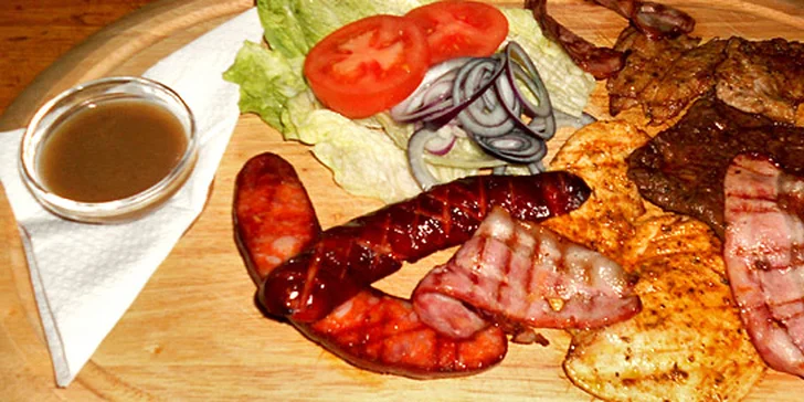 249 Kč za půlkilový Mix Grill PRO DVA ve stylové irské hospodě. Pochutnejte si na pravé svíčkové, vepřové panence, kuřecím, uzeném boku a domácí klobásce!