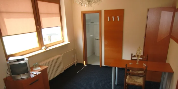 3denní pobyt pro dva se snídaněmi a lahví šampaňského v pensionu Lukas v Karlových Varech