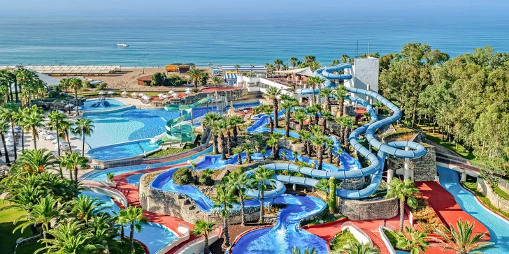 V areálu vás čeká aquapark, několik bazénů a servis, díky kterému o vás bude postaráno 24 hodin denně. 
