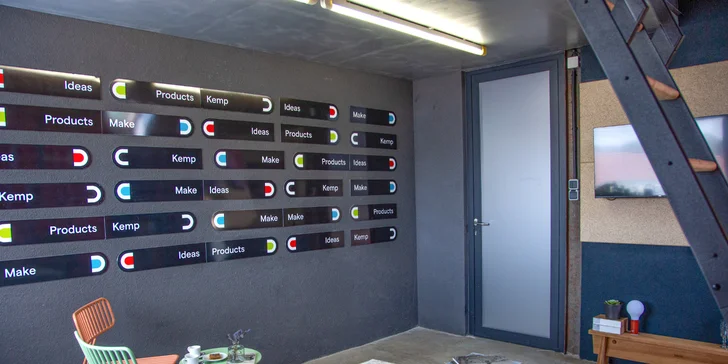 V samotném areálu Pole designu je vždy zpřístupněno několik výstav.