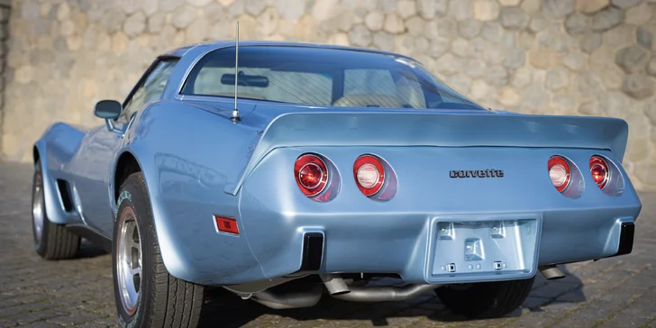 Chevrolet Corvette V8 1979, automat, 225 koní. Vůz prošel kompletní renovací na jaře 2024.