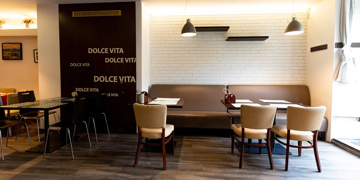Restauraci najdete takřka v centru – kousek od zastávky Centrál. 