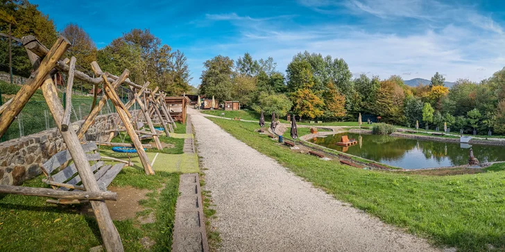 Čo si vyberiete? Rybárčenie v jazierku alebo leňošenie na jeho brehu?