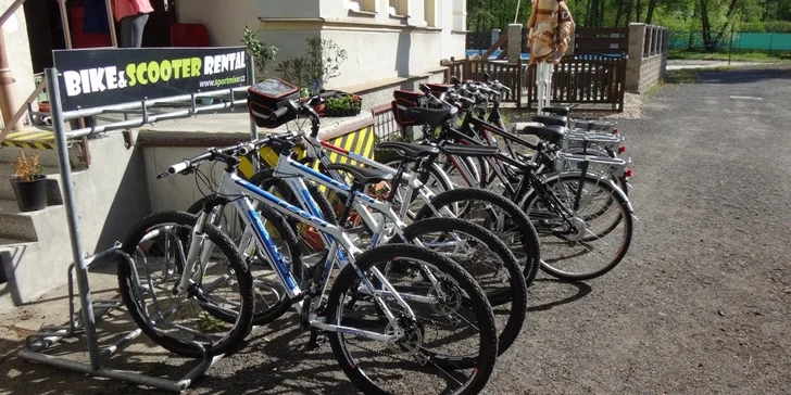 Terén je tu ideální pro cyklo výlety. A jestli nemáte kolo, tak vám ho tu za poplatek půjčí.