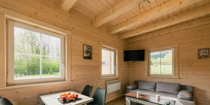 Samozrejmosťou je kúpeľňa s WC a sprchovacím kútom.