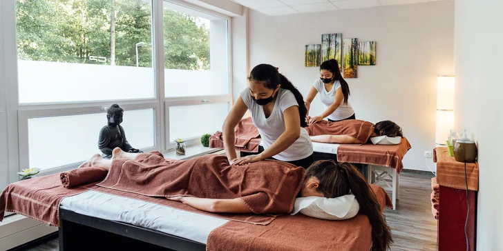 Relax a po něm dobré jídlo: rašelinový zábal zad a šíje, thajská masáž celého těla i salát Fit & Fun s kuřetem